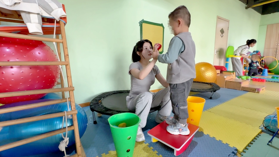 武汉孤独症康复机构分享：PRT教育体系关键性技能之遵循孩子的兴趣