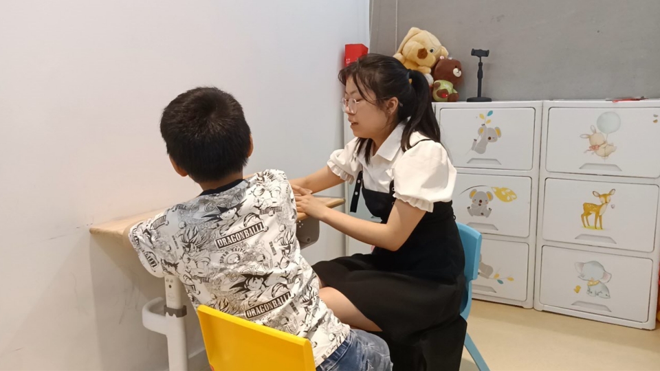 武汉特殊儿童康复中心为您分享自闭症儿童康复真实案例之“我要饼干”
