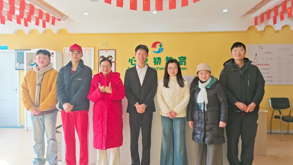 党建引领聚暖流，童心共融绘暖春：海底捞湖北大区党组携手心之初特教学校举办关爱公益活动