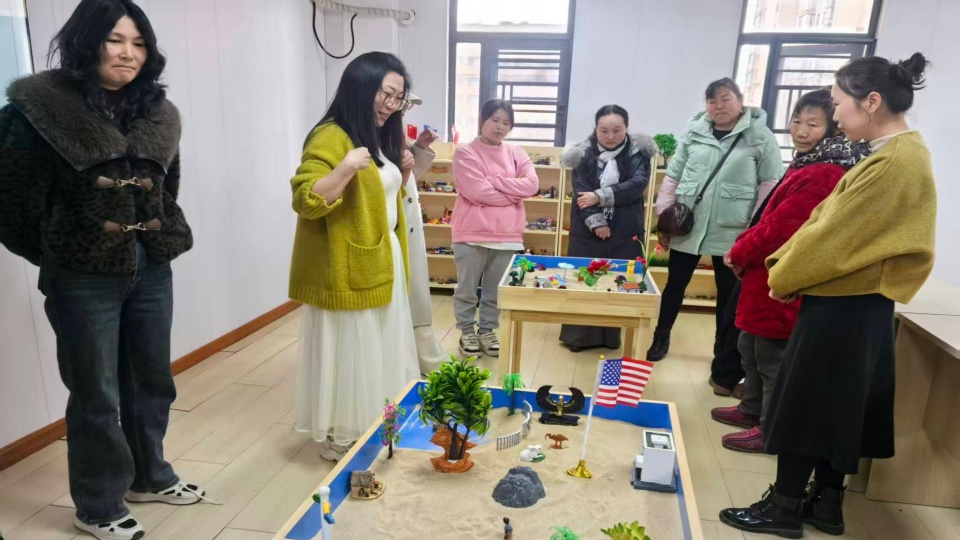 心之初特教新洲校区成功举办儿童沙盘公益讲座