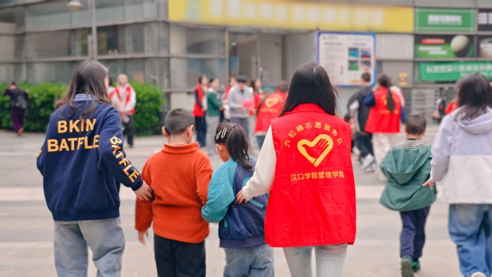 多方携手共筑爱的星空——多所高校在心之初特教开展第十九届世界孤独症日活动志愿服务