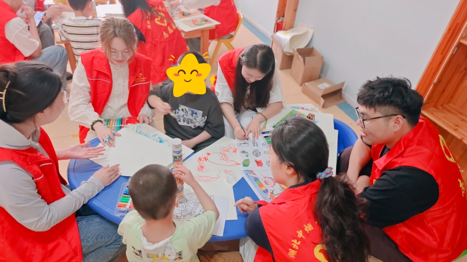 心之初特教学校联合武汉卷烟厂“五色花”青年志愿团队开展特殊儿童融合活动